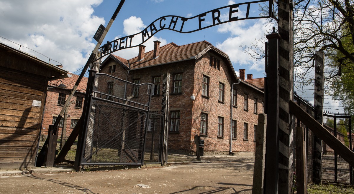 Zapomina się o innym wydarzeniu. Historyk o obchodach rocznicy wyzwolenia KL Auschwitz  