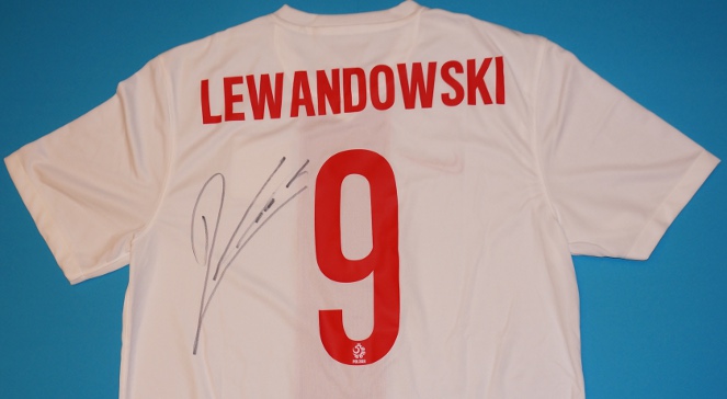 Koszulka reprezentacji Polski z autografem Roberta Lewandowskiego