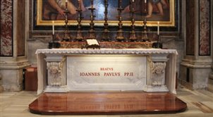 Pierwsza msza św. odprawiona przy ołtarzu błogosławionego Jana Pawła II 
