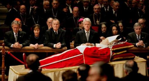 Czuwanie modlitewne przed pogrzebem Jana Pawła II