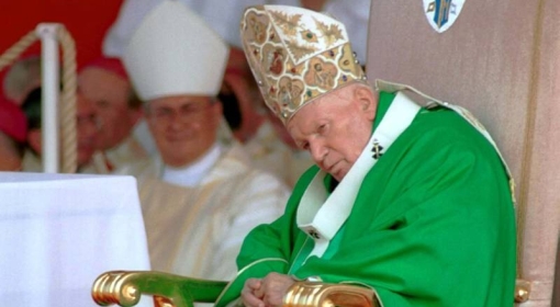 Papież Jan Paweł II podczas Mszy św. na krakowskich Błoniach, 18.08.2002