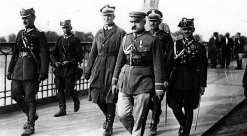 Marszałek Józef Piłsudski w dniu przewrotu majowego na moście Poniatowskiego w Warszawie