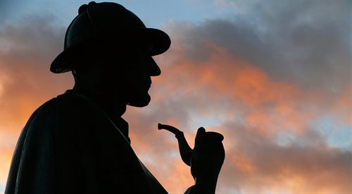 Pomnik Sherlocka Holmesa na Baker Str. w Londynie. Bohater Conana Doylea stał się klasycznym wzorem detektywa, łącząc cechy angielskiego dżentelmena oraz naukowca