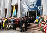 Ceremonia pożegnania Szeremeta odbyła się w Ukraińskim Domu, w centrum stolicy. Uczestniczył w niej m.in. prezydent Petro Poroszenko. Wieniec przed trumną dziennikarza złożyli przedstawiciele ambasady Polski. 