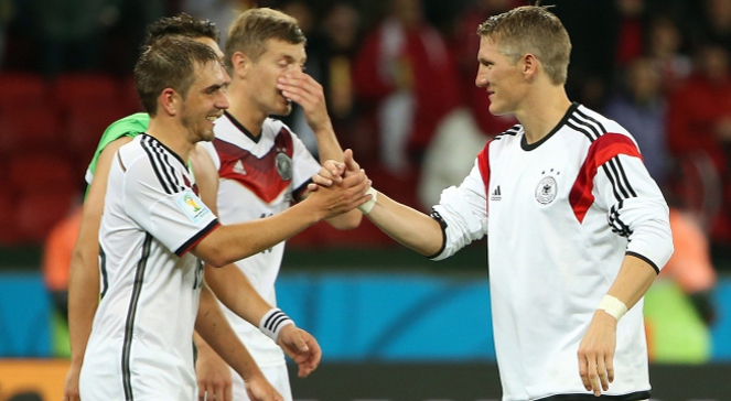 Philipp Lahm i Bastian Schweinsteiger z Bayernu Monachium po meczu reprezentacji Niemiec z Algierią