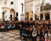 Msza święta z okazji 40 rocznicy powstania Rozgłośni Polskiej RWE w kościele św. Krzyża w Warszawie (03.05.1993)


