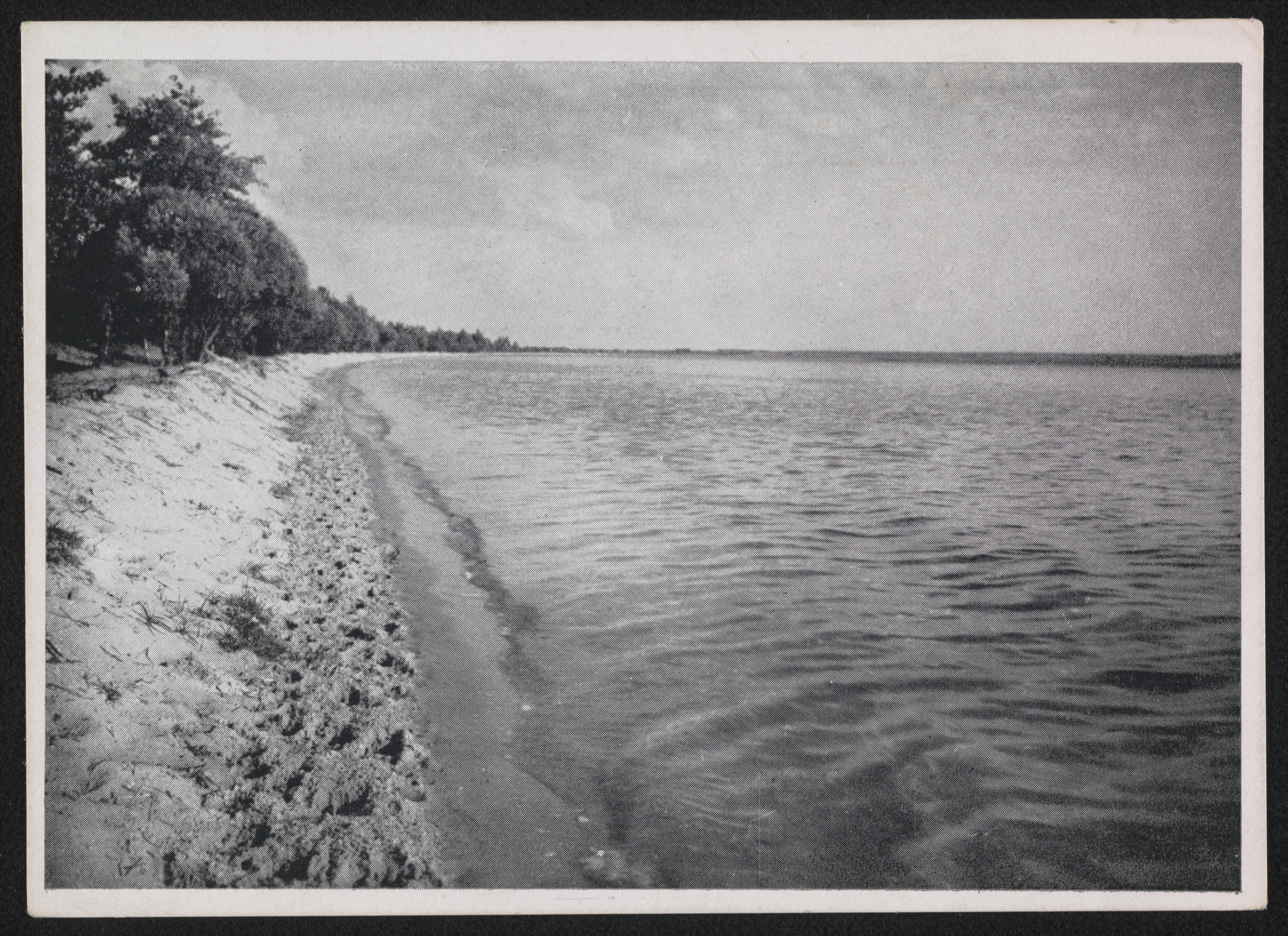 Jezioro Świtaź. Fotografia Jana Bułhaka z 1937 roku, fot. Polona.pl/domena publiczna