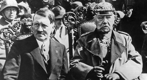 Kanclerz Adolf Hitler i prezydent Paul von Hindenburg (21.03.1933). foto: PAPDPA