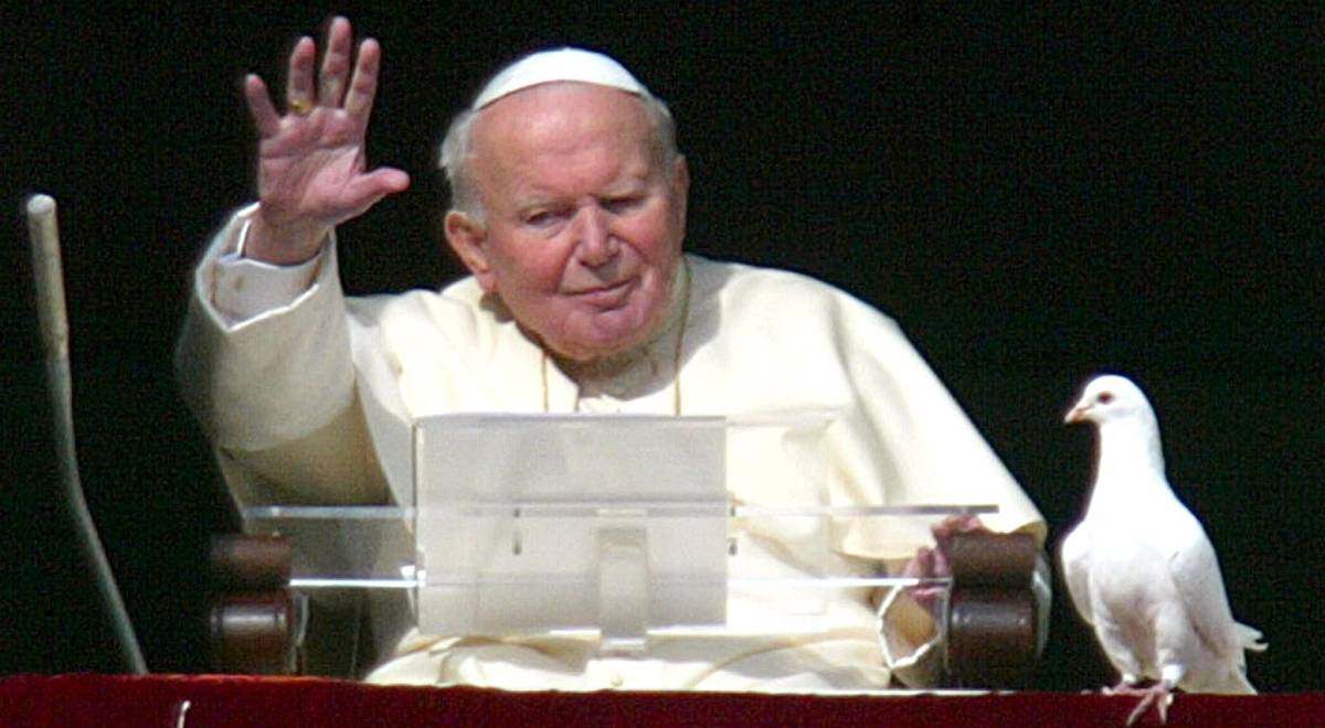 Papież Jan Paweł II na zdjęciu archiwalnym z 25.01.2004 r.
