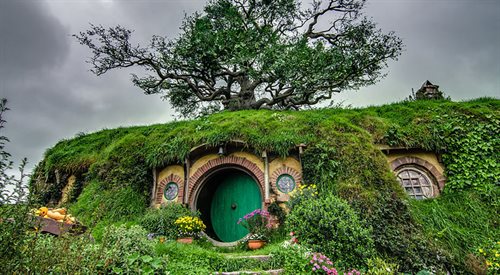 To prawdziwy Hobbiton w Nowej Zelandii. To tu, czyli w filmowym Shire mieszkał m.in. Bilbo Baggins.