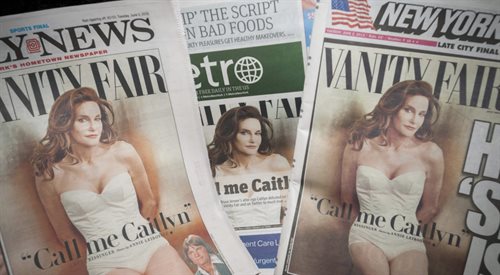 Bruce Jenner, ojczym Kim Kardashian, ostatnio pokazał się publicznie po zmianie płci jako Caitlyn. Nowojorskie tabloidy szeroko skomentowały ten temat