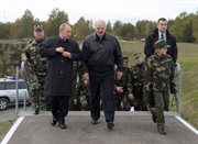 Aleksander Łukaszenka, Władimir Putin na manewrach Zapad 2013 pod Grodnem, kilkadziesiąt km od polskiej granicy