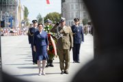 Premier Ewa Kopacz podczas uroczystości przed Grobem Nieznanego Żołnierza w Warszawie