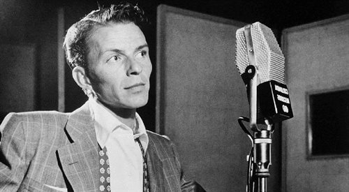 Frank Sinatra w 1947 lat. Legenda słynnego amerykańskie piosenkarza nie traci na sile w XXI wieku