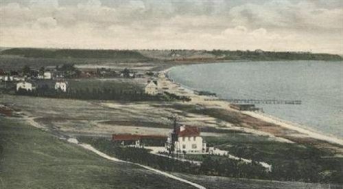 Widok z Kamiennej Góry na tereny, na których zbudowano gdyński port, w głębi Oksywie, 1913 rok.