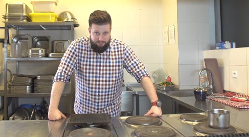 Marcin Kuc promuje tradycyjną kuchnię, która sprawdza się przy okazji Świąt. Nam zdradza m. in. przepis na karpia, który nie smakuje karpiem