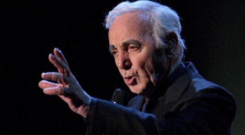 Francuski piosenkarz Charles Aznavour