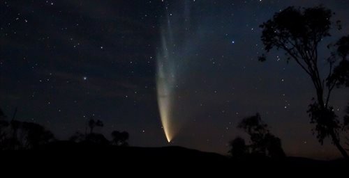 Komety mogły wzbudzić życie na Ziemi