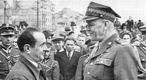 Gen. Zygmunt Berling (z prawej) z mieszkańcami Pragi (1944)