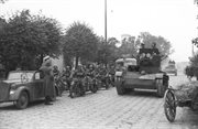 Parada wojsk niemieckich i sowieckich w jednym z polskich miasteczek, wrzesień 1939