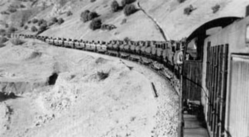 Aliancki pociąg transportujący zaopatrzenie do ZSRS przez Cesarstwo Iranu w ramach Lend-Lease fot. Wikimedia Commons.