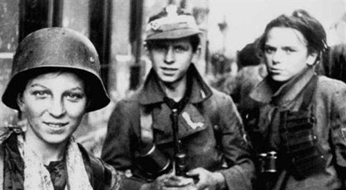 Powstańcy warszawscy, żołnierze Armii Krajowej, sierpień 1944 r.