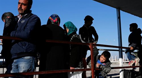 Premier Turcji obawia się, że do granic jego kraju może dotrzeć 70 tysięcy syryjskich uchodźców. Jego zdaniem stanie się tak, jeśli nasilą się walki w północnej Syrii (na zdjęciu uchodźcy na granicy turecko-syryjskiej)