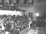 13.04.1967, Sala Kongresowa. Koncert Rolling Stones. Na zdjęciu Mick Jagger przed publicznością