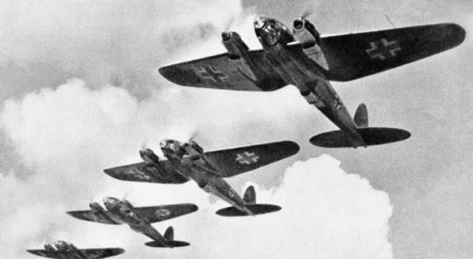 Bombowce Heinkel He 111 nad Londynem w czasie Bitwy o Anglię, fot. wikipediaUnited Kingdom Governmentdp