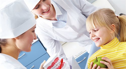Wizyta u dentysty gwarantuje zdrowe zęby