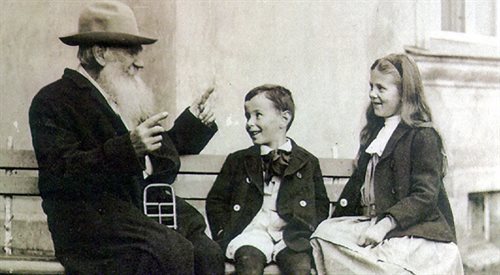 Lew Tołstoj z wnukami