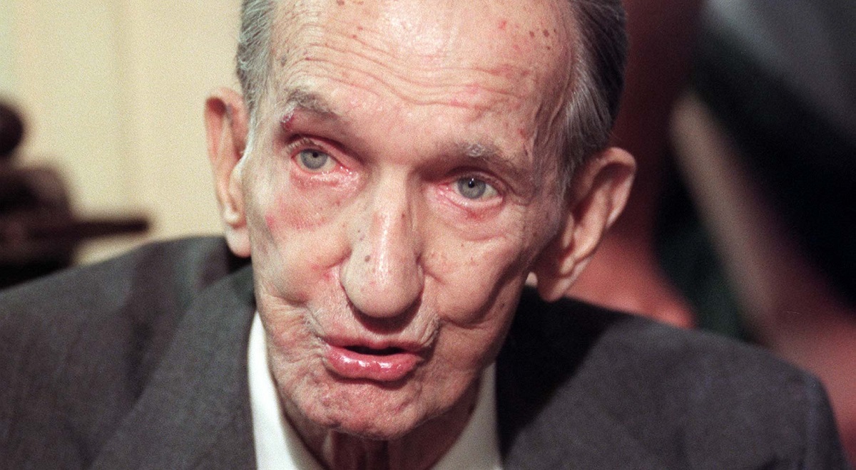 Jan Karski, pictured on May 17, 2000.