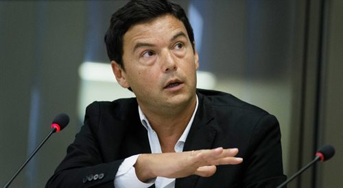 Thomas Piketty (ur.1971) - francuski ekonomista badający zjawisko nierówności dochodowych, wykłada m.in. w Paris School of Economics