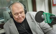 Marek Gaszyński w studiu radiowej Dwójki