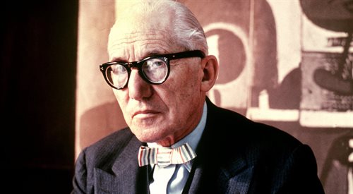 Le Corbusier, właściwie Charles-douard Jeanneret-Gris był francuskim architektem szwajcarskiego pochodzenia, urbanistą, malarzem i rzeźbiarzem. Zmarł w 1965 r.