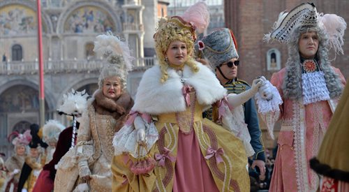 Stroje karnawałowe w Wenecji często przekazywane są jako cenny dar z pokolenia na pokolenie