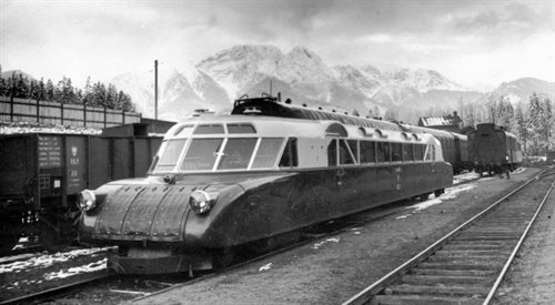 Torpeda podhalańska (Luxtorpeda, prędkość maksymalna: 115 kmh) na dworcu kolejowym w Zakopanem w Polsce w 1936 roku