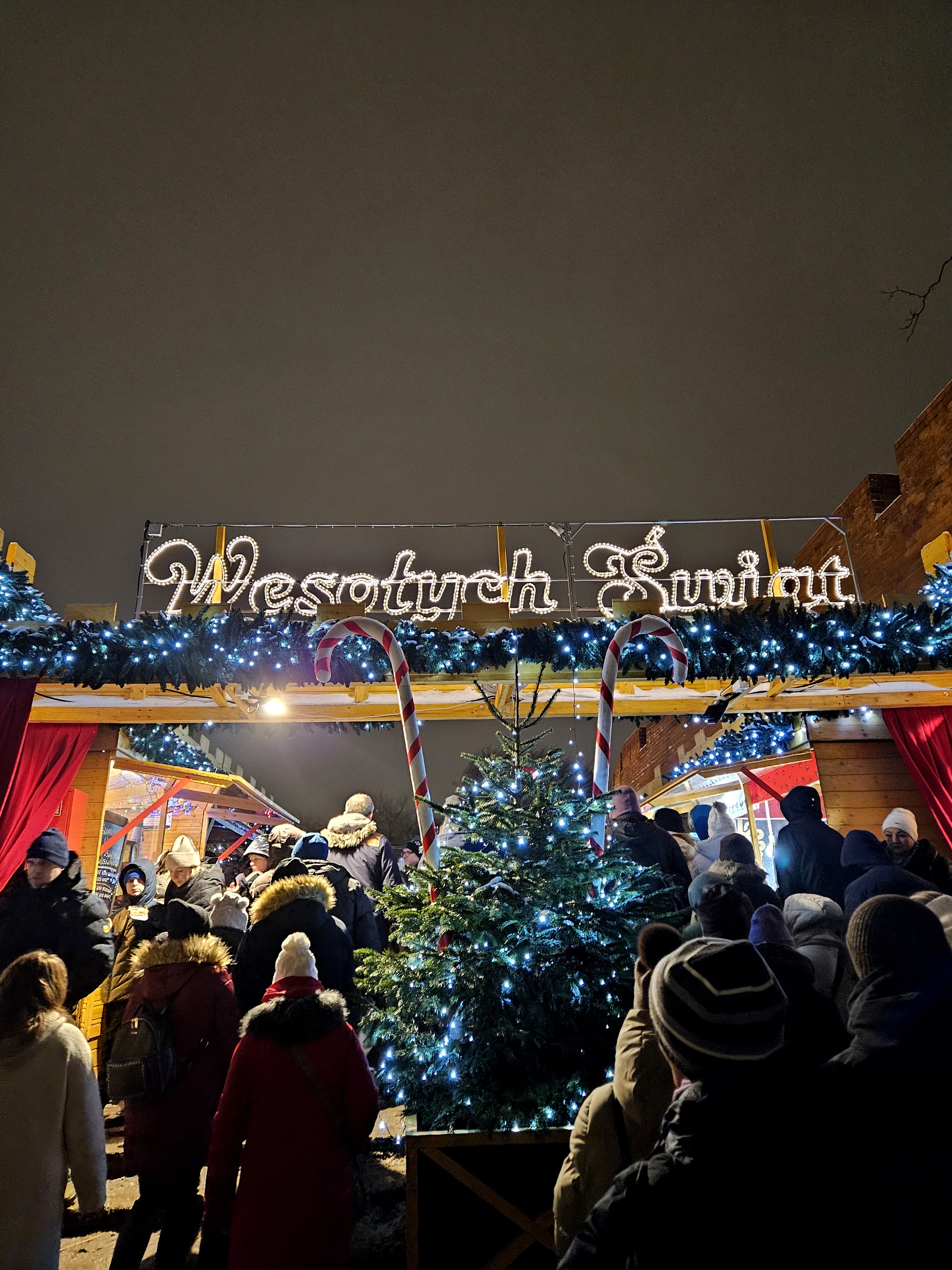 Der Eingang zum Warschauer Weihnachtsmarkt in der Altstadt