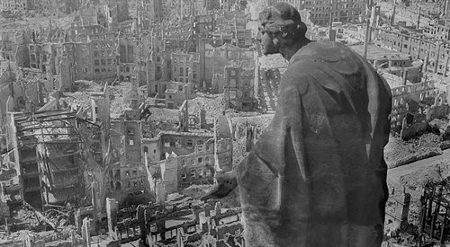 Drezno w 1945, widok z wieży ratusza.