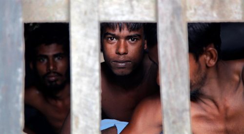 Szacuje się, że na morzu w okolicach Cieśniny Malakka jest około 7 tys. uciekinierów z Birmy i Bangladeszu