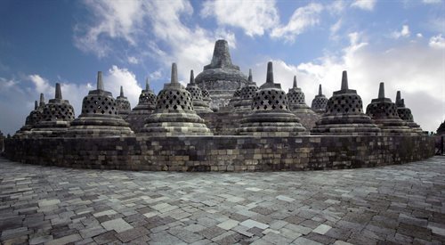 Buddyjska świątynia-wzgórze Borobudur na Jawie