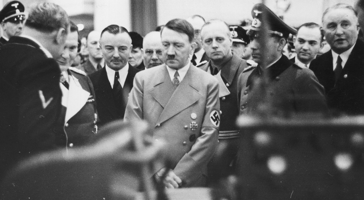 Adolf Hitler 1200 NAC.jpg
