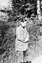 Podczas II wojny światowej, od 11 października 1940 do 1944 roku, Karol Wojtyła pracował jako robotnik w Fabryce Sody Solvay w Krakowie, najpierw w kamieniołomach na Zakrzówku, a później w halach fabrycznych. Kraków, 1940