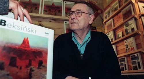 Zdzisław Beksiński podczas Międzynarodowych Targów Książki w Warszawie w 2000 roku