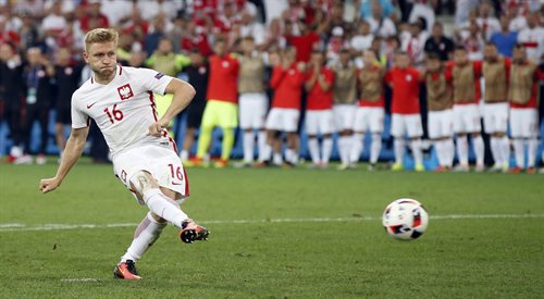 Jakub Błaszczykowski w momencie wykonywania rzutu karnego w meczu z Portugalią