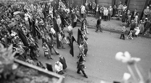 Wielotysięczna manifestacja po pogrzebie Stanisława Pyjasa, studenta V roku polonistyki Uniwersytetu Jagiellońskiego. Kraków, 15.05.1977