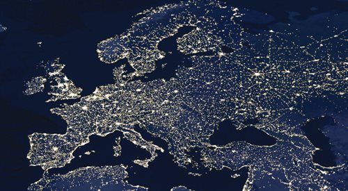 Widok nocnych świateł Europy z wysokości orbity okołoziemskiej