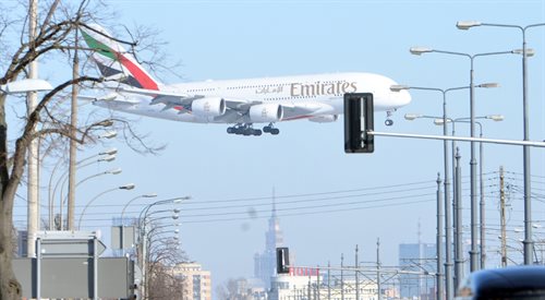 Airbus A380 linii Emirates nad Warszawą
