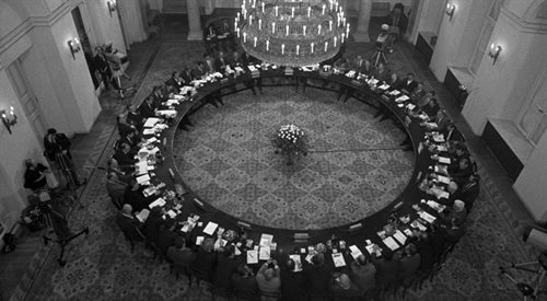 W dniach 6 lutego -5 kwietnia 1989 odbywały się obrady Okrągłego Stołu w siedzibie Urzędu Rady Ministrów w Pałacu Namiestnikowskim przy Krakowskim Przedmieściu