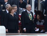 Prezydent Bronisław Komorowski z żoną Anną na uroczystościach kanonizacyjnych na Placu św. Piotra w Watykanie